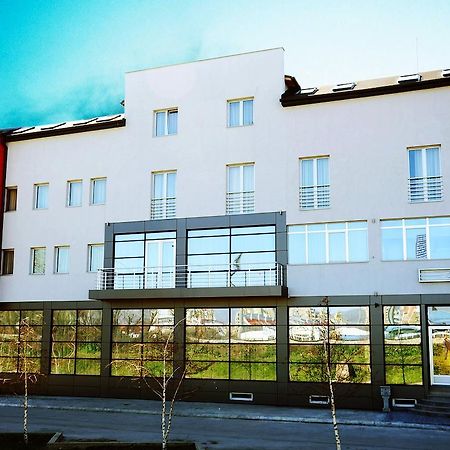 Garni Hotel Crystal Ice Ниш Экстерьер фото