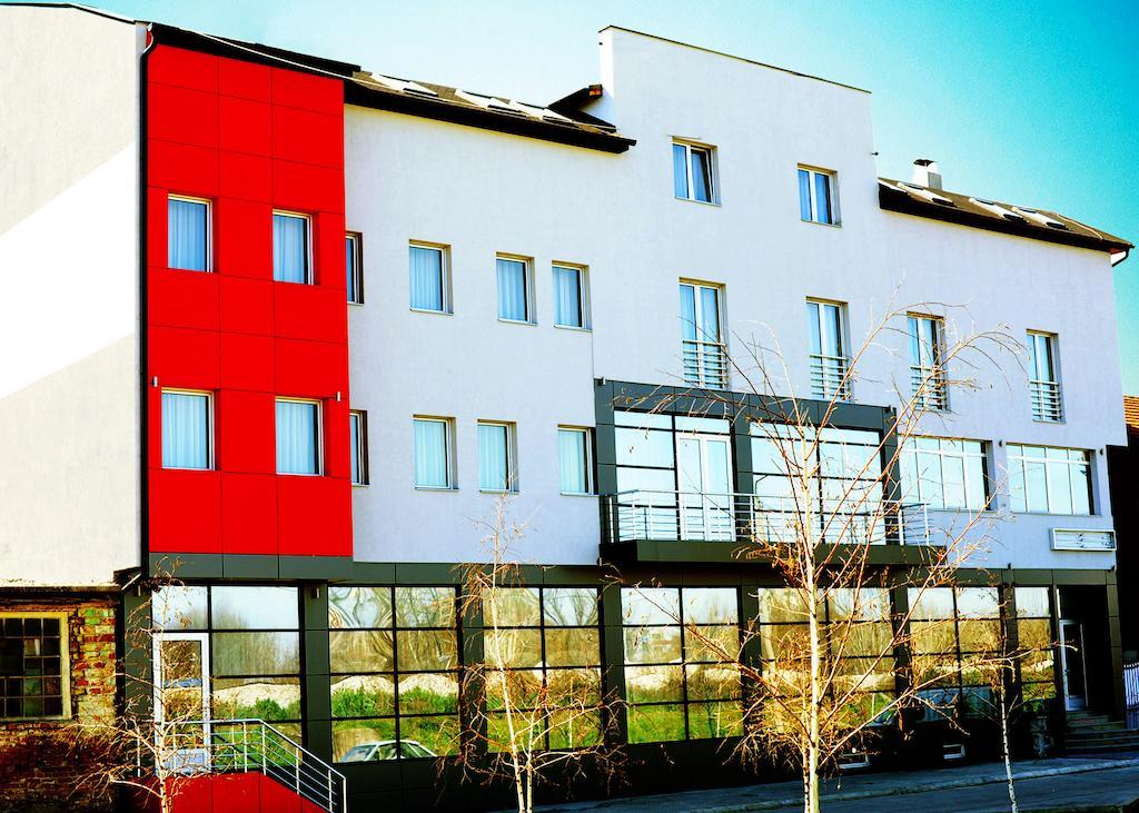 Garni Hotel Crystal Ice Ниш Экстерьер фото