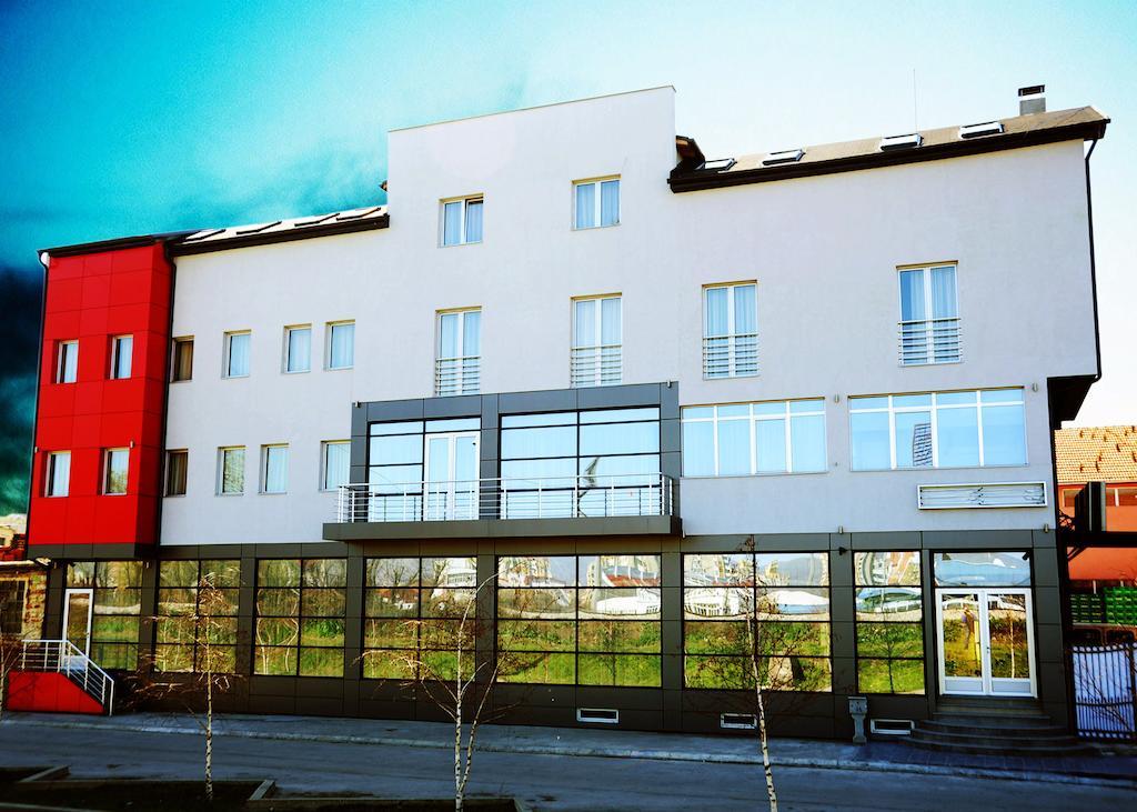 Garni Hotel Crystal Ice Ниш Экстерьер фото